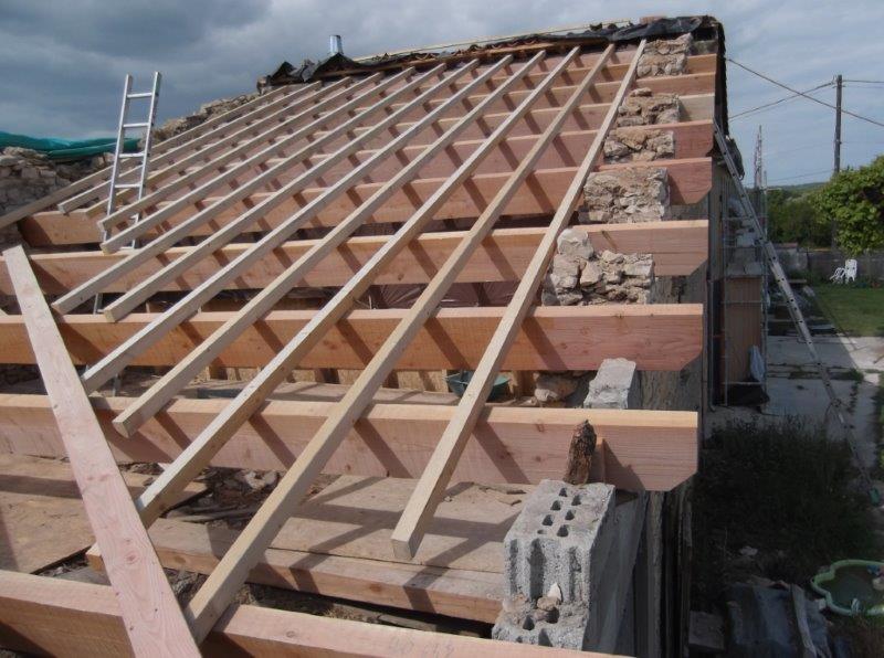 Préau et restauration d'une charpente en Deux-Sèvres (79)